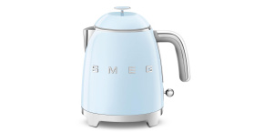 Smeg KLF05PBEU mini rychlovarná konvice, 0,8 l / 3 šálky, 1400 W, styl 50. let, pastelově modrá